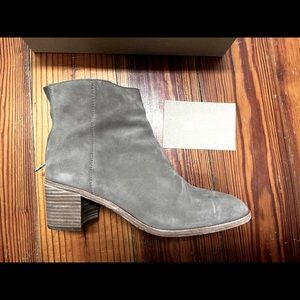 Madewell back zip suede boots size 9 color wet pebble